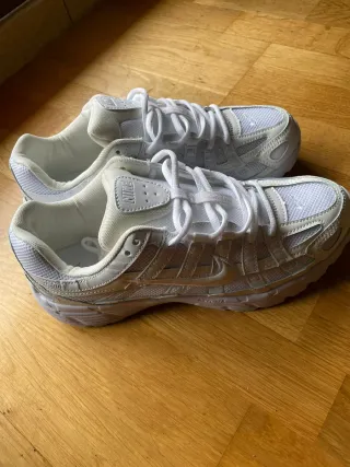 Nike P6000 Blancas Talla 43 Completamente nuevas