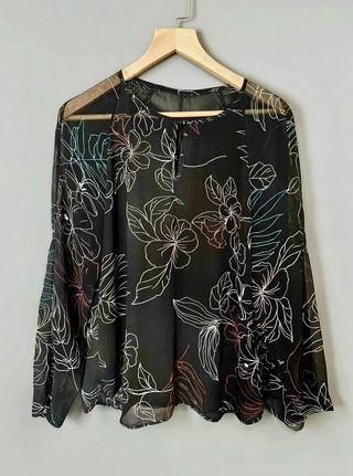 NUEVA Blusa Negra Estampada Flores