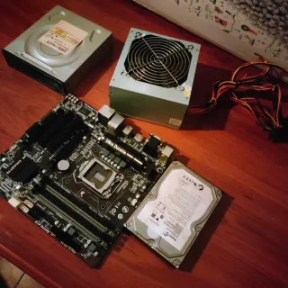 Placa Base Gigabyte GA-B85M-D3H