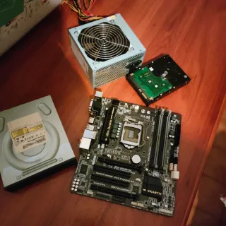 Placa Base Gigabyte GA-B85M-D3H