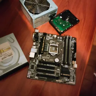 Placa Base Gigabyte GA-B85M-D3H