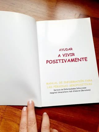 Libro ayuda a vivir positivamente seropositivas