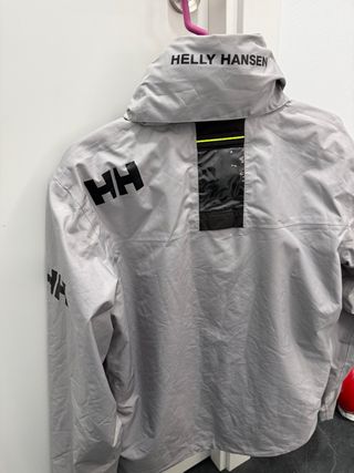 Chaqueta Helly Hansen Gris con gorro y forro polar