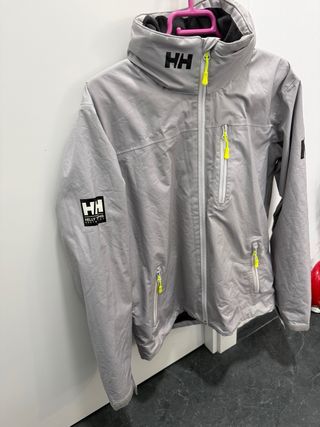 Chaqueta Helly Hansen Gris con gorro y forro polar