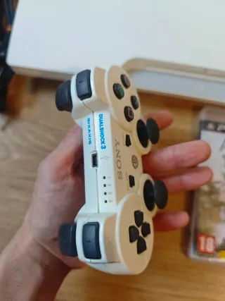 PS3 Slim Blanca + 4 Juegos