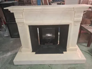 Chimenea decorativa imitación mármol