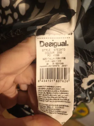 Abrigo Desigual largo negro con estampado