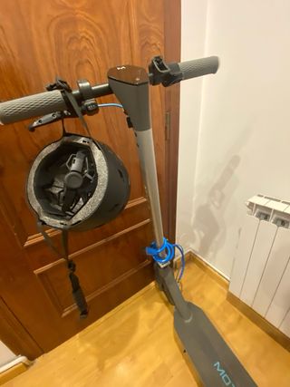 Patinete Eléctrico Motus con Casco