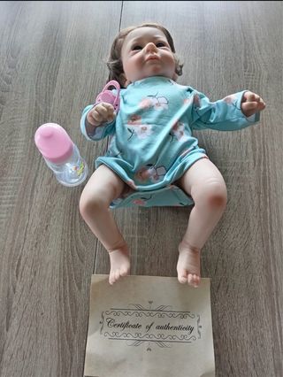 Muñeca Reborn con chupete y biberón