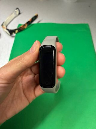 Reloj Inteligente Gris y Negro