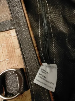 Bolso de mano con correa al hombro de corcho y pie