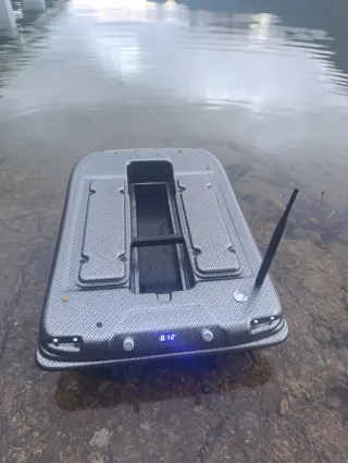 Barco cebador para pesca modelo Carp Madness X-Jet