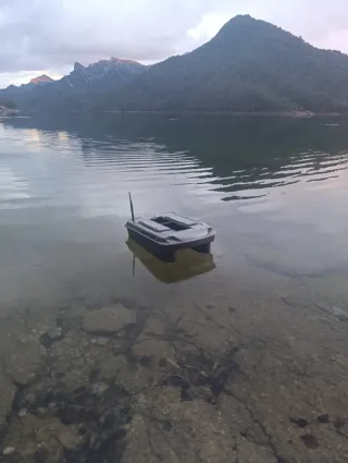 Barco cebador para pesca modelo Carp Madness X-Jet