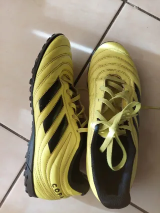 Scarpe da calcetto Adidas gialle e nere