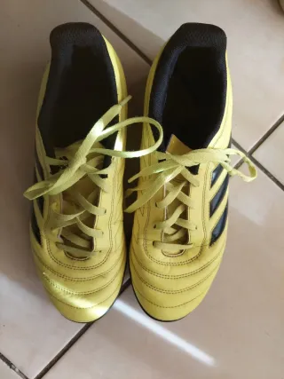 Scarpe da calcetto Adidas gialle e nere