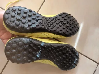 Scarpe da calcetto Adidas gialle e nere