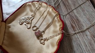 Lotto 4 collane con ciondoli