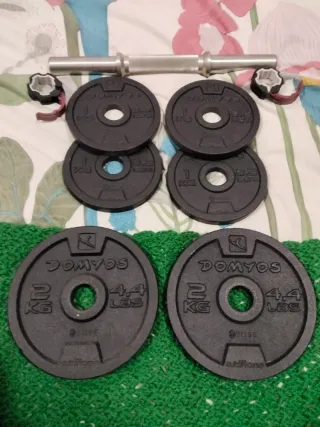 Mancuerna con discos de 2 kilos y de kilo.