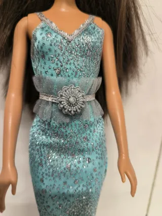 Barbie Bambola con Abito Blu Scintillante