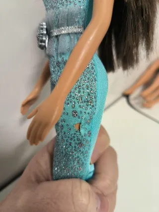 Barbie Bambola con Abito Blu Scintillante