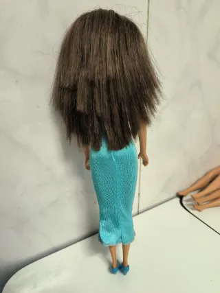 Barbie Bambola con Abito Blu Scintillante