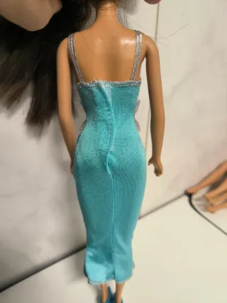 Barbie Bambola con Abito Blu Scintillante