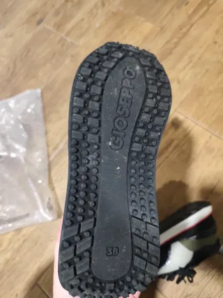 Zapatillas deportivas negras y multicolor