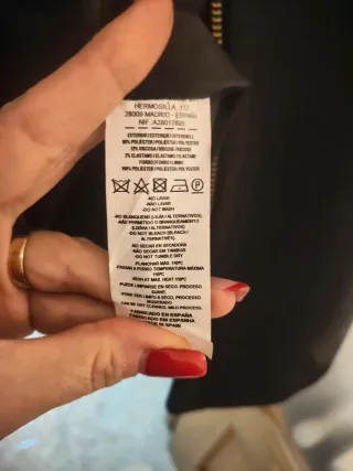 Abrigo de paño negro con cremallera