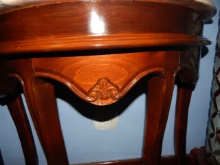 Mesa semicircular mármol y madera