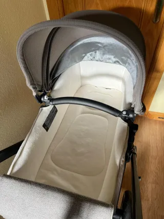 Carrito de bebe gris