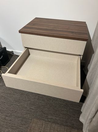 Cajonera de melanina tipo tela y madera nogal