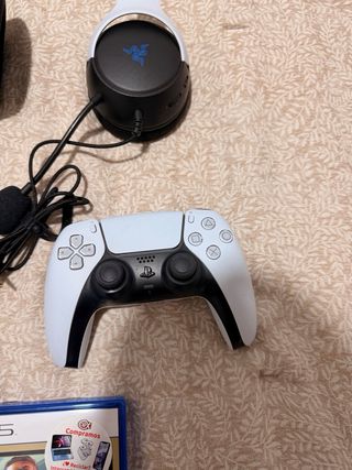 Consola PS5 + 3 Juegos + Auriculares y caja