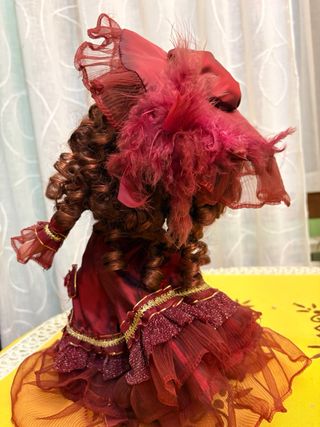 Muñeca antigua porcelana vestido rojo