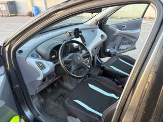 Nissan Almera Tino 2004