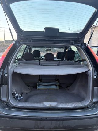 Nissan Almera Tino 2004