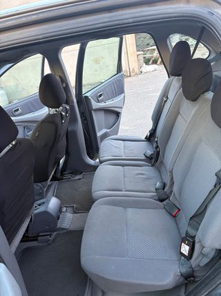 Nissan Almera Tino 2004