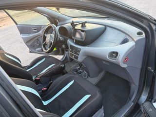 Nissan Almera Tino 2004