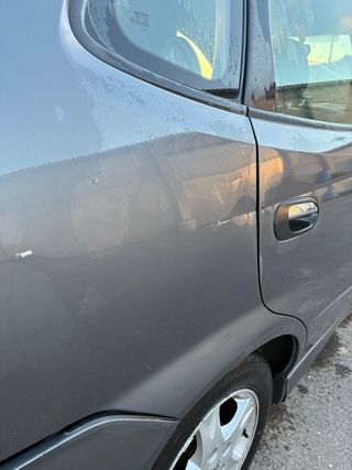 Nissan Almera Tino 2004