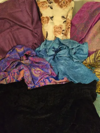 Pashminas se pueden comprar una o por lottes