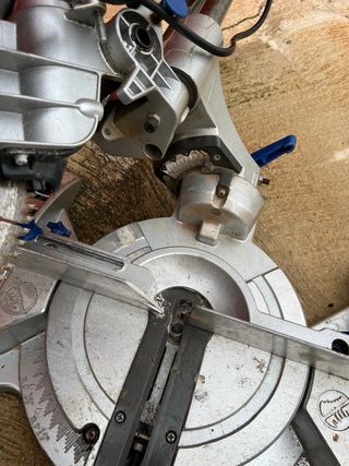 Sierra Ingletadora Telescópica ENERGER 1500W