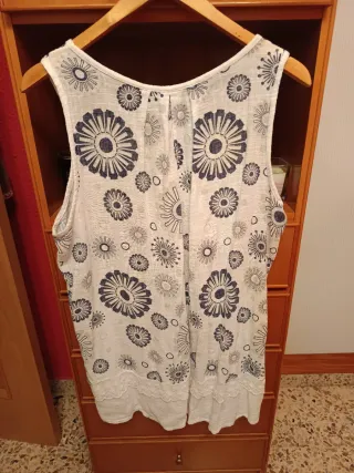Camiseta sin mangas estampada floral