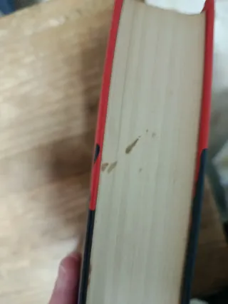 Libro de tapa dura a sangre fria