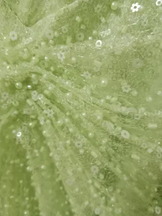 Vestido de fiesta verde con incrustaciones brillo