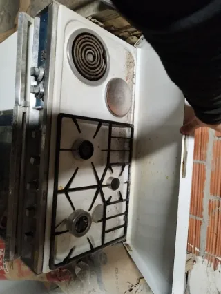 Cocina de gas blanca