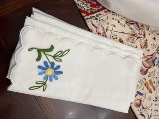 Mantelería ovalada bordada flores 210x150