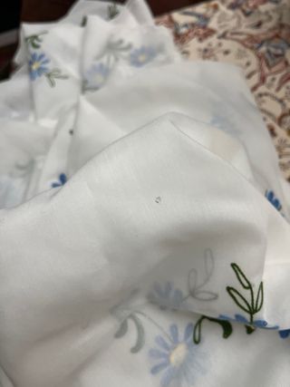 Mantelería ovalada bordada flores 210x150