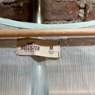 Blusa Hollister M verde con pedrería