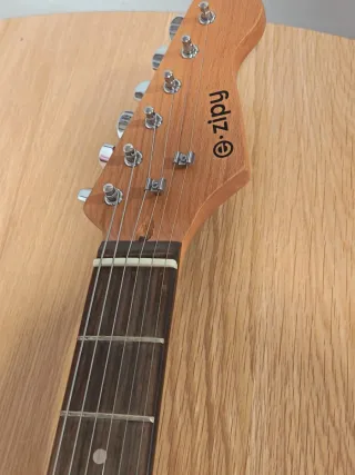 Guitarra Eléctrica Negra - Buen Estado