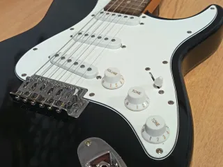 Guitarra Eléctrica Negra - Buen Estado