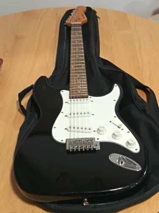 Guitarra Eléctrica Negra - Buen Estado